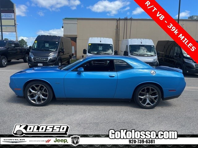 2016 Dodge Challenger SXT Plus photo 4