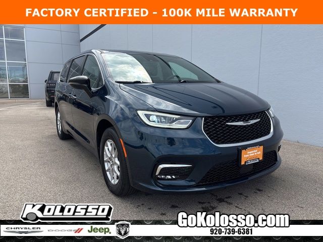 2025 Chrysler Pacifica Select's photo