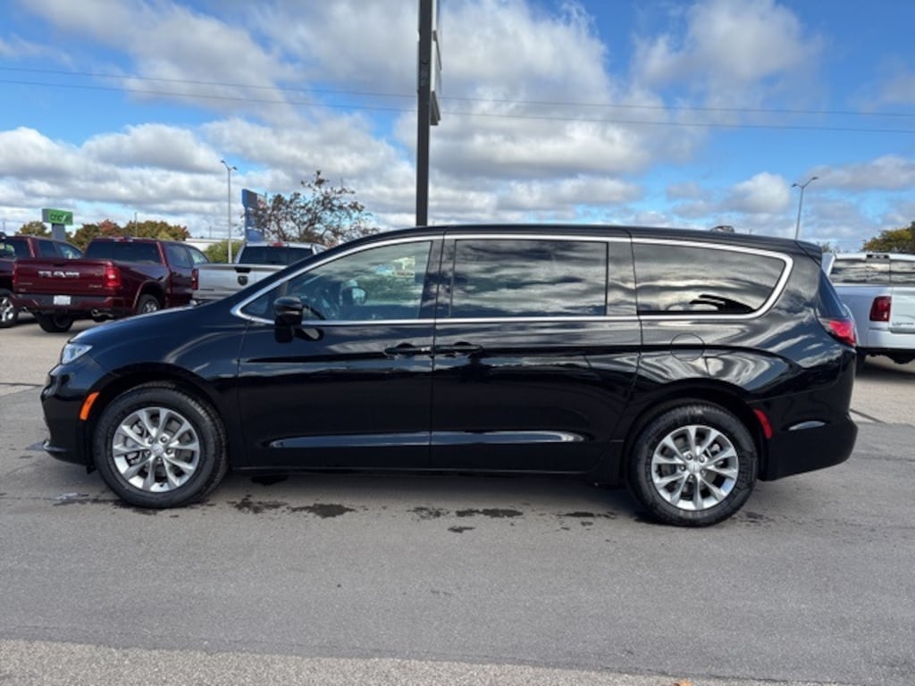 New 2026 Chrysler Pacifica SELECT AWD Passenger Van