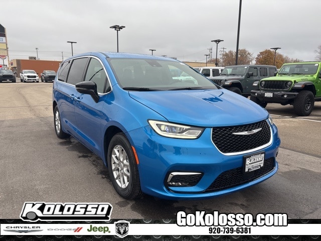 2026 Chrysler Pacifica Select's photo