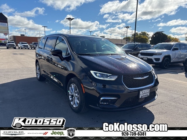 2026 Chrysler Pacifica Select's photo