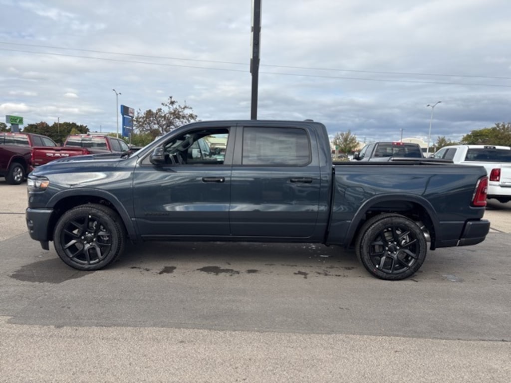 New 2026 Ram 1500 LARAMIE CREW CAB 4X4 5'7 BOX Pickup