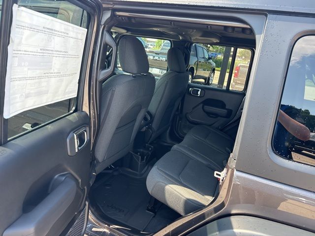 2025 Jeep Wrangler 4-Door Willys - Photo 11