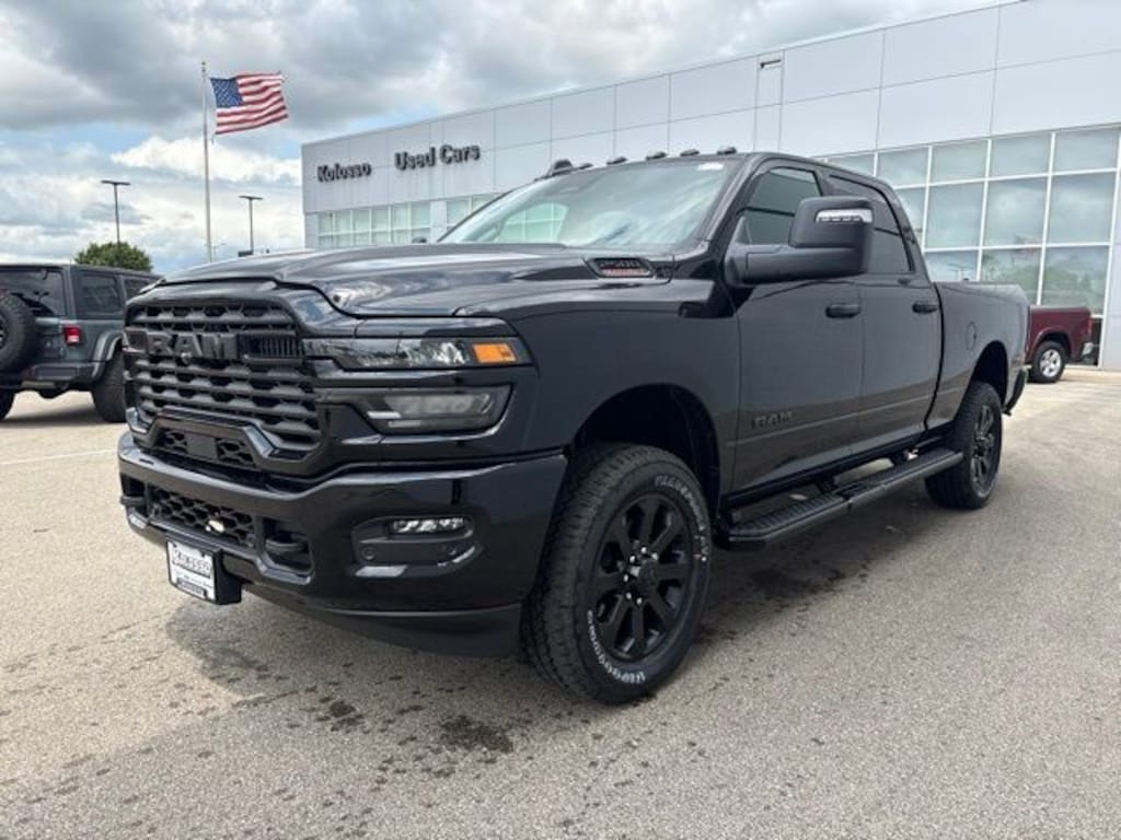 New 2026 Ram 2500 BIG HORN CREW CAB 4X4 6'4 BOX Pickup