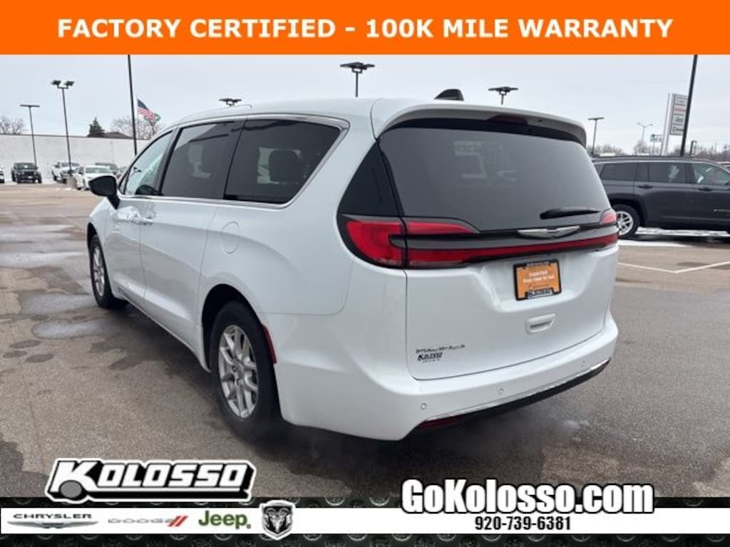 Used 2024 Chrysler Pacifica Touring L Minivan/Van