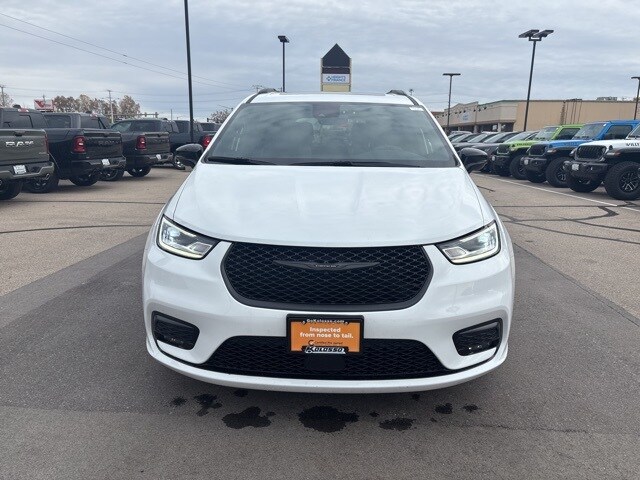 2025 Chrysler Pacifica Limited photo 2