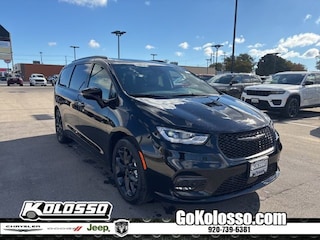 New 2026 Chrysler Pacifica LIMITED Passenger Van For Sale Appleton WI