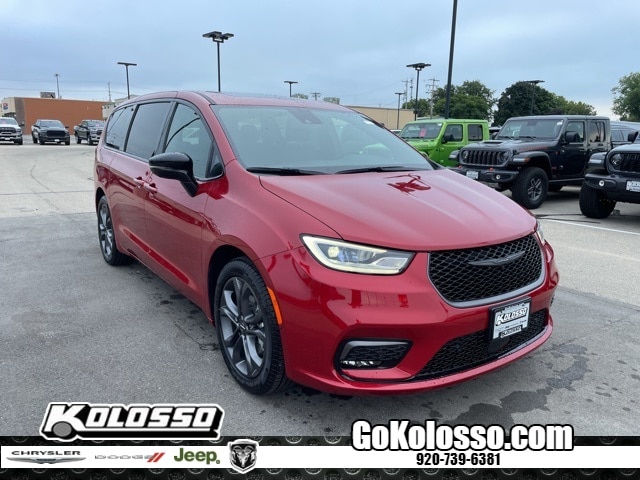 2026 Chrysler Pacifica Select's photo