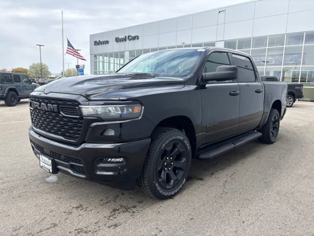 New 2026 Ram 1500 EXPRESS CREW CAB 4X4 5'7 BOX Pickup