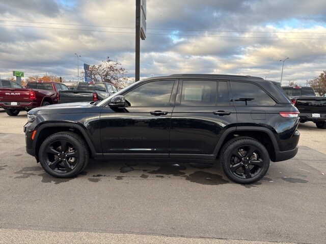 2023 Jeep Grand Cherokee Limited photo 2
