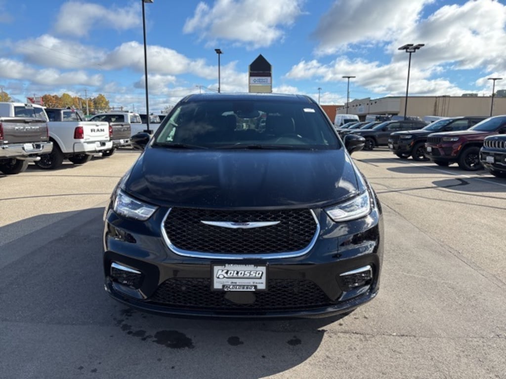 New 2026 Chrysler Pacifica SELECT AWD Passenger Van