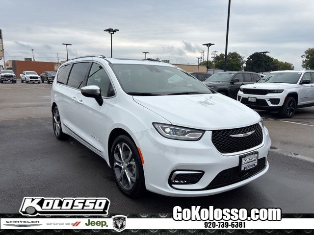 2026 Chrysler Pacifica Pinnacle's photo