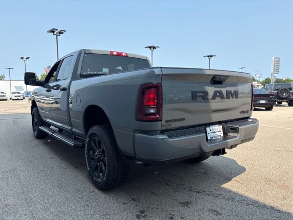 New 2026 Ram 2500 BIG HORN CREW CAB 4X4 6'4 BOX Pickup