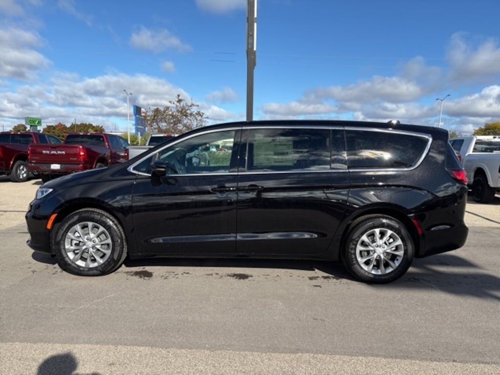 New 2026 Chrysler Pacifica SELECT AWD Passenger Van