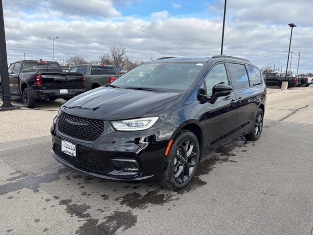 New 2026 Chrysler Pacifica LIMITED AWD Passenger Van