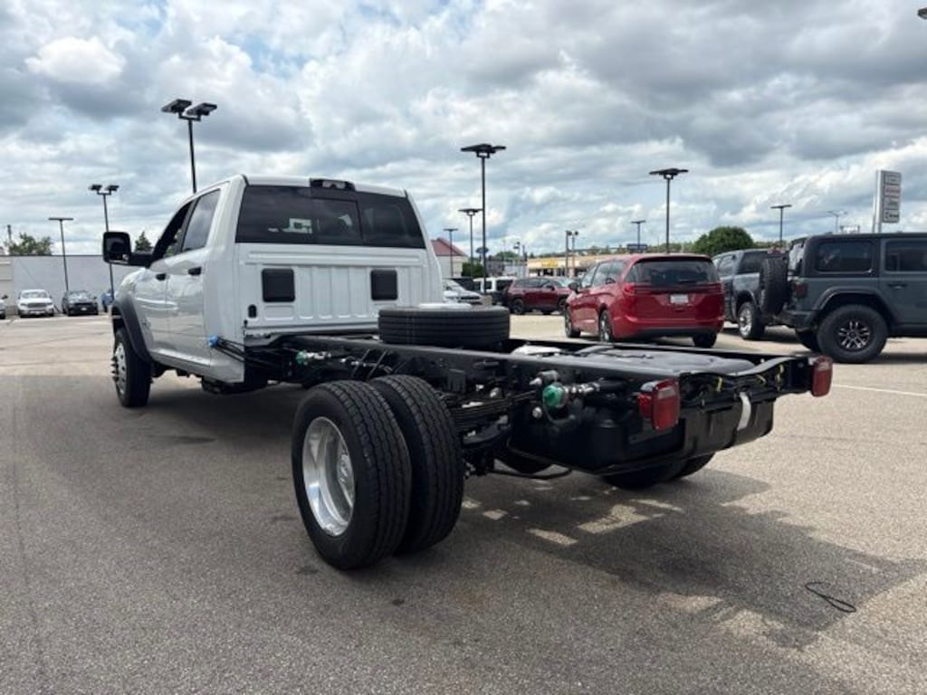 New 2026 Ram 5500 BIG HORN CHASSIS CREW CAB 4X4 84' CA Pickup