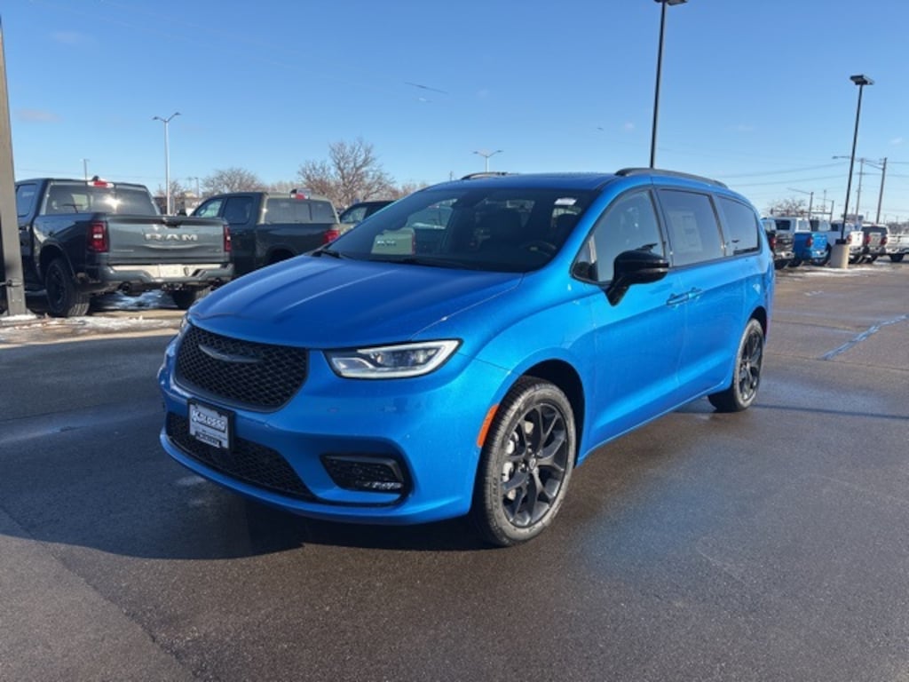 New 2026 Chrysler Pacifica SELECT AWD Passenger Van