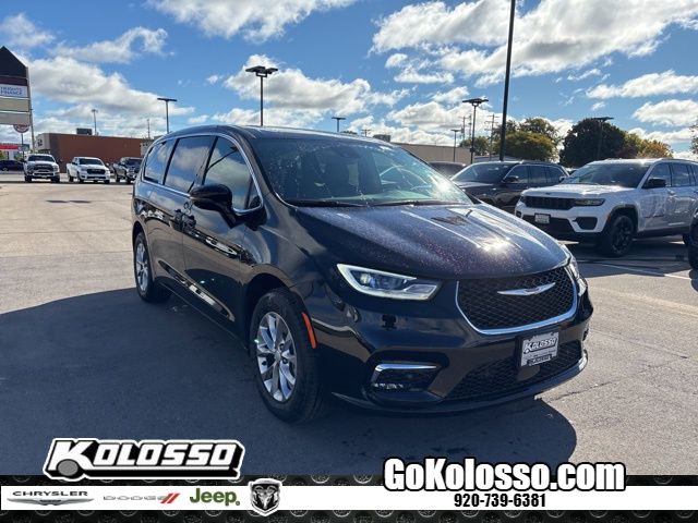 2026 Chrysler Pacifica Select AWD's photo