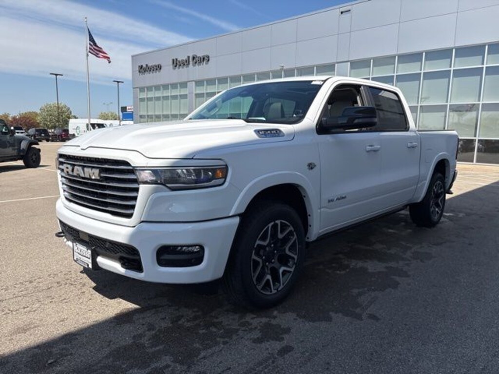 New 2026 Ram 1500 LARAMIE CREW CAB 4X4 5'7 BOX Pickup