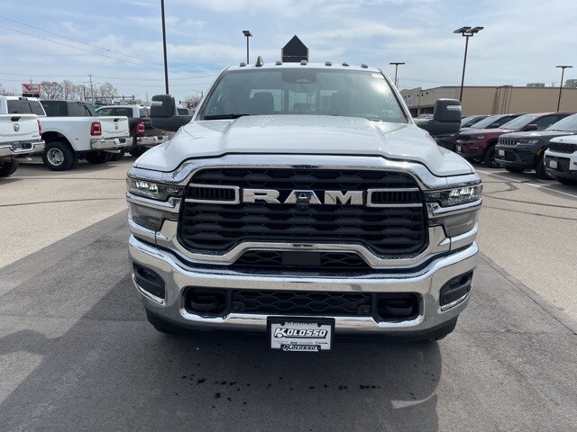 2025 Ram 2500 Tradesman photo 2