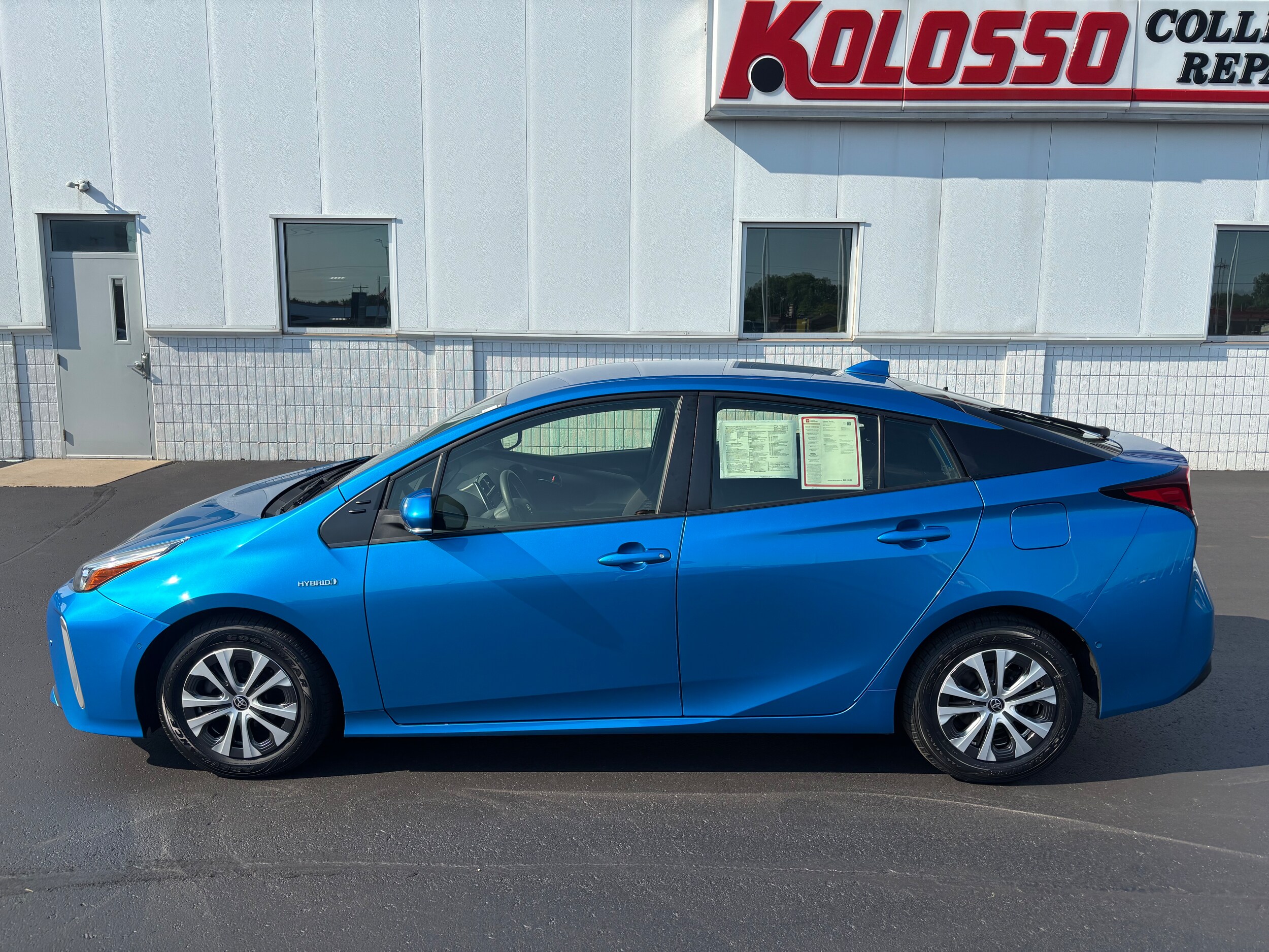 2021 Toyota Prius LE AWD-e photo 4