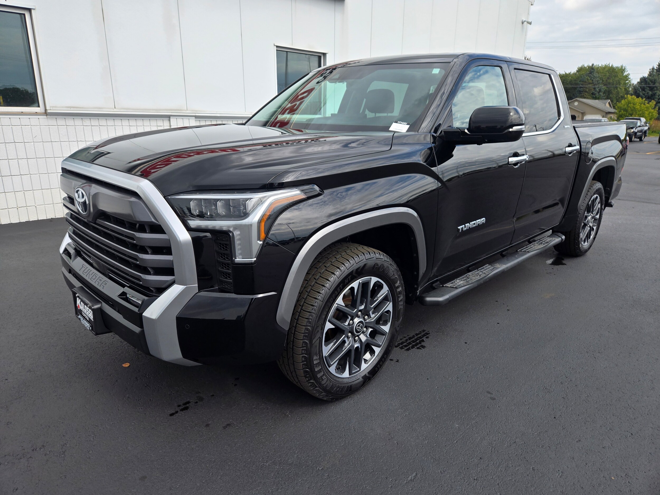 2022 Toyota Tundra Limited photo 2