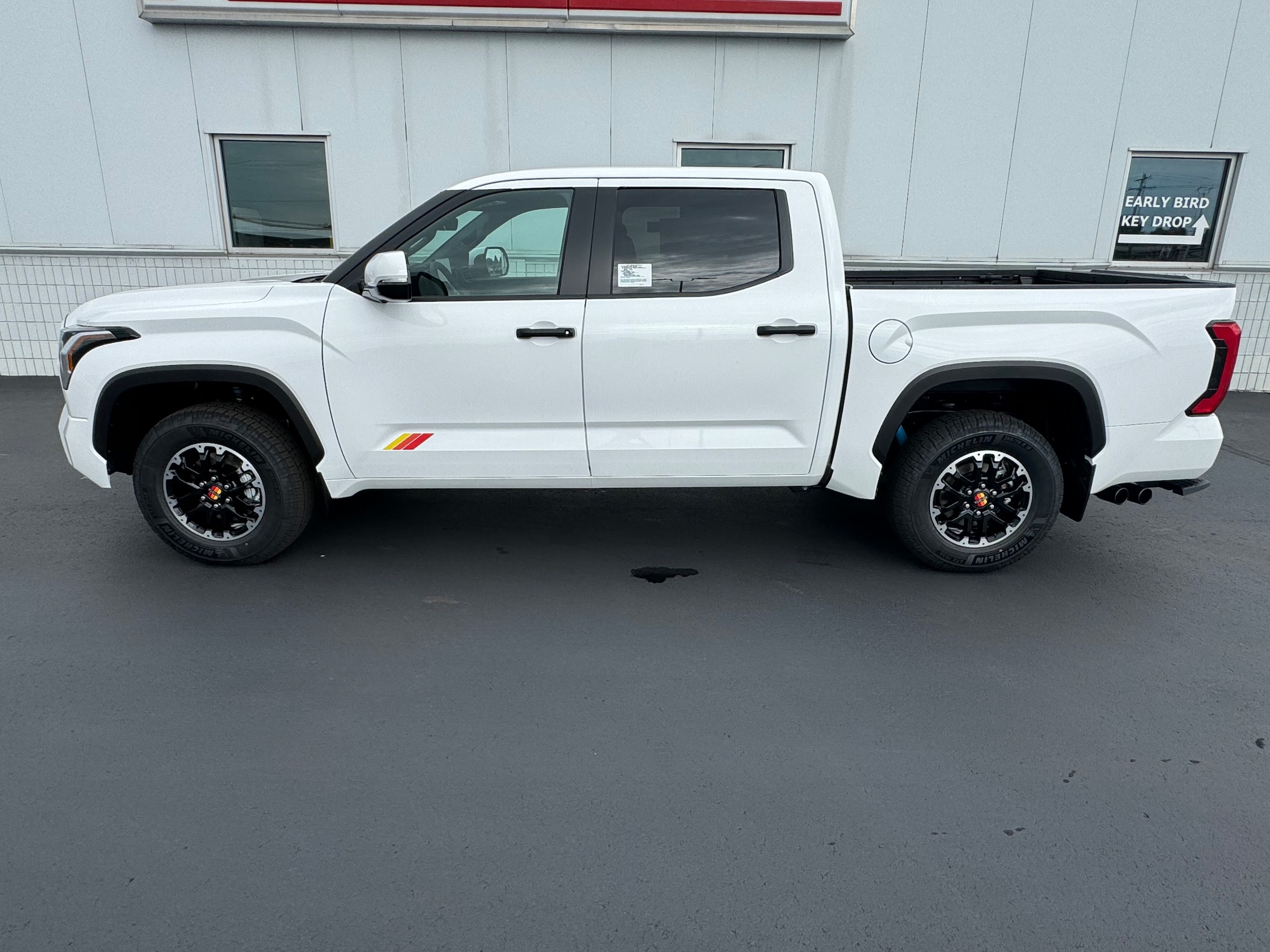 2025 Toyota Tundra SR5 CREWMAX 5.5 