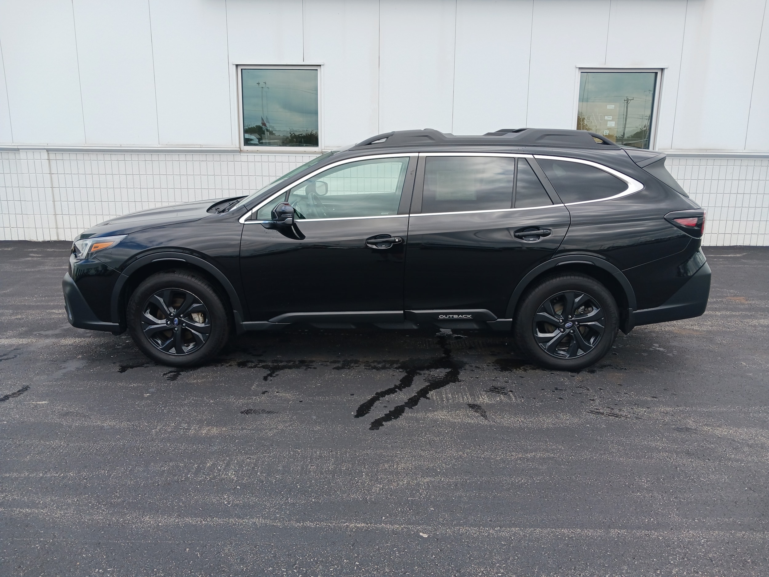 Used 2022 Subaru Outback Onyx Edition with VIN 4S4BTGLD6N3126985 for sale in Appleton, WI