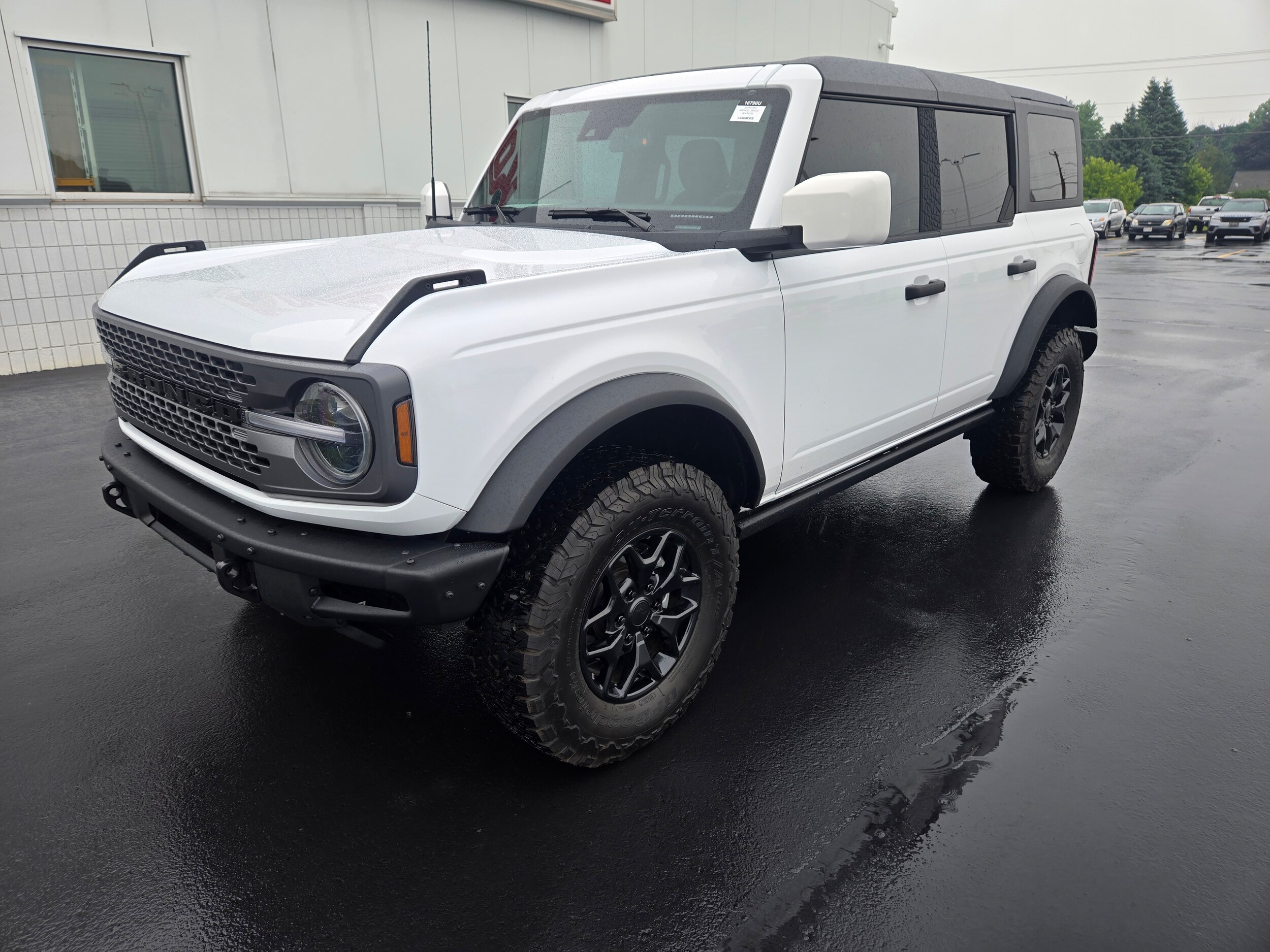 2024 Ford Bronco Badlands photo 2