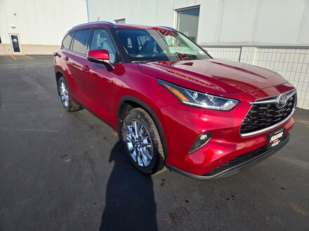 New 2025 Toyota Highlander Limited LIMITED AWD in Appleton