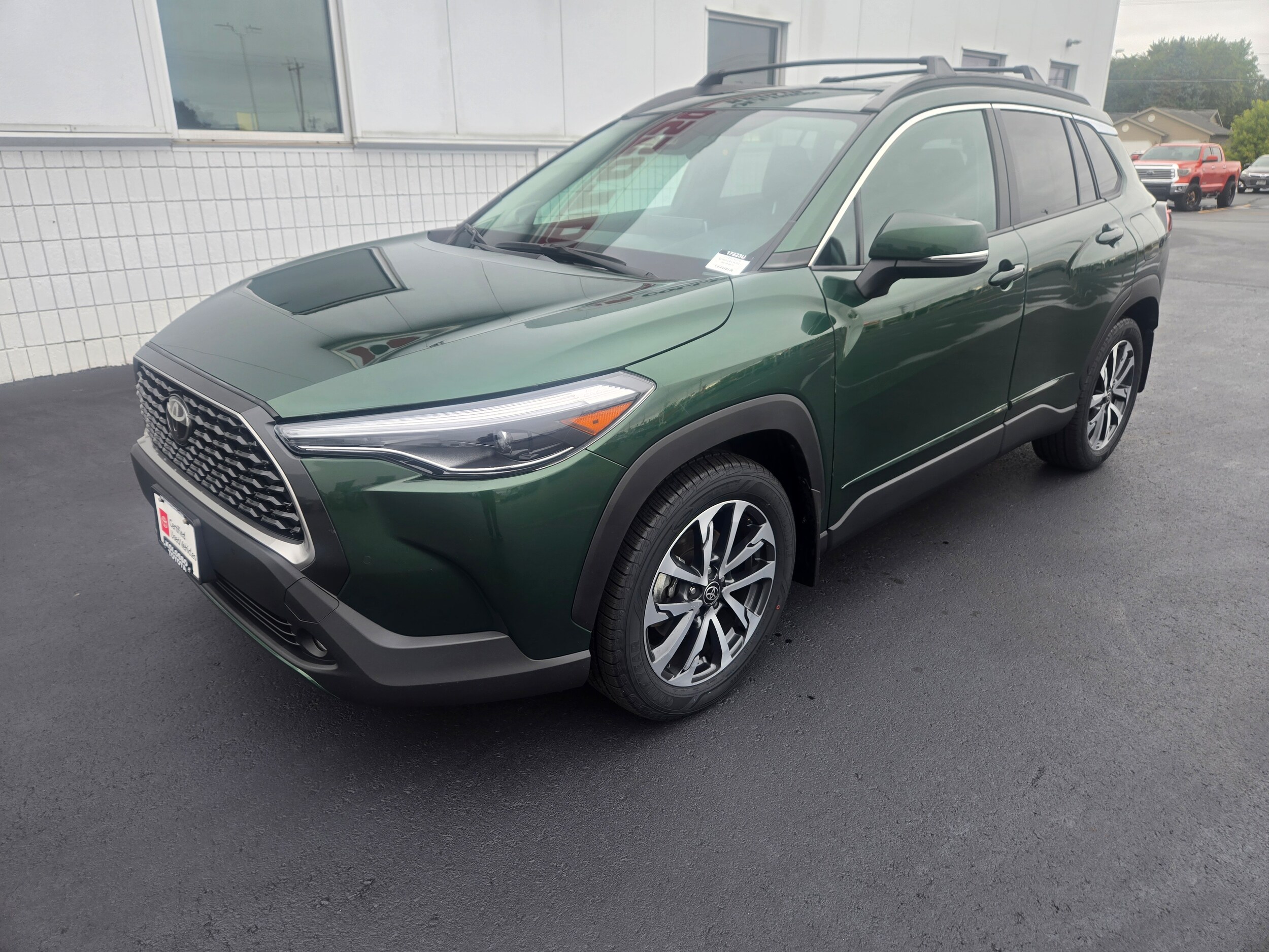 2022 Toyota Corolla Cross XLE photo 3