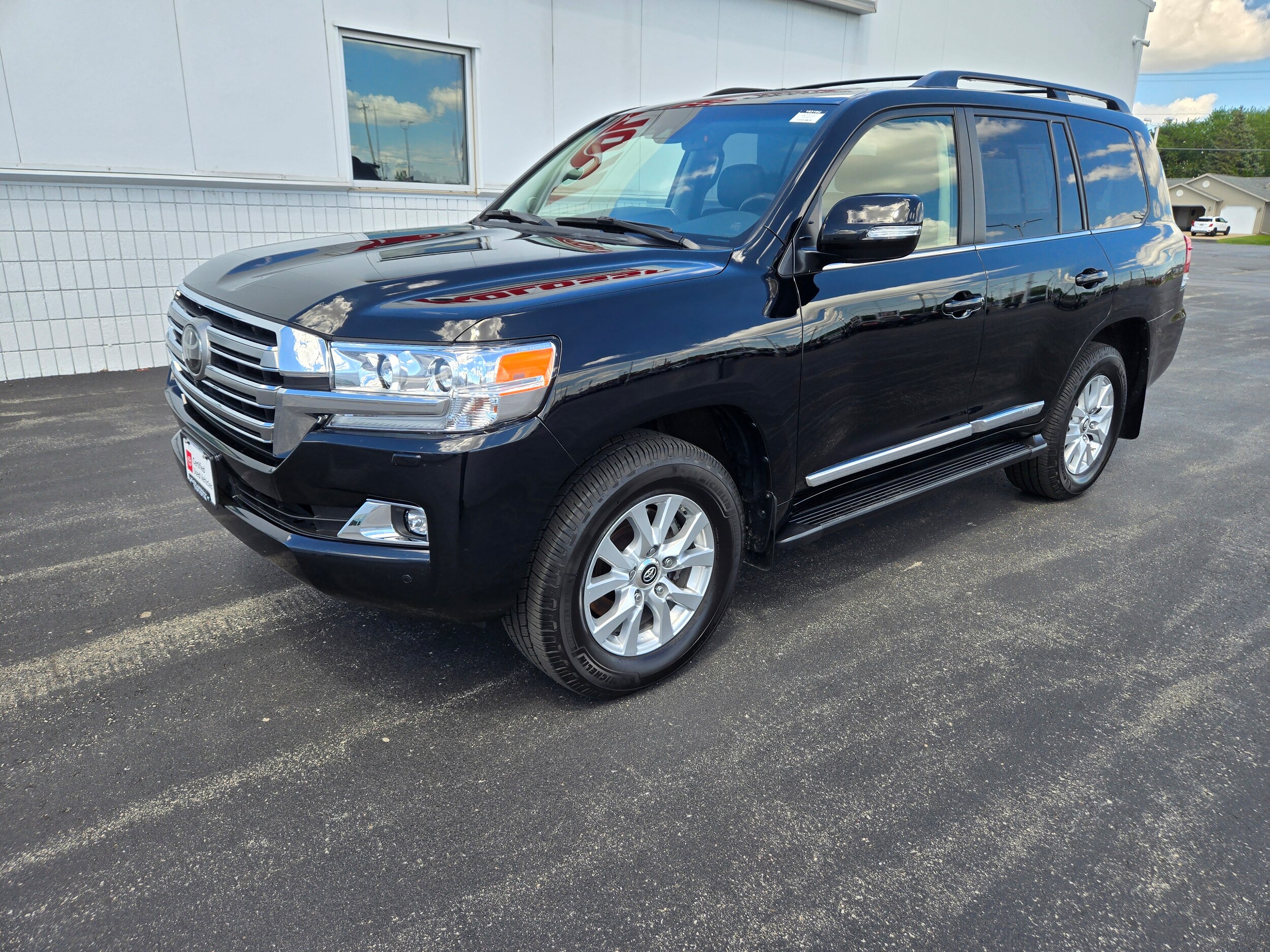 2020 Toyota Land Cruiser photo 3