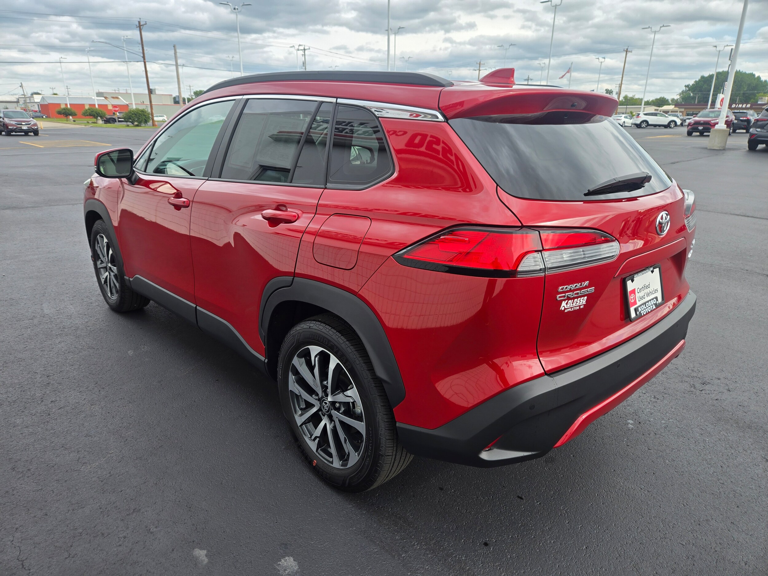 2024 Toyota Corolla Cross XLE photo 3