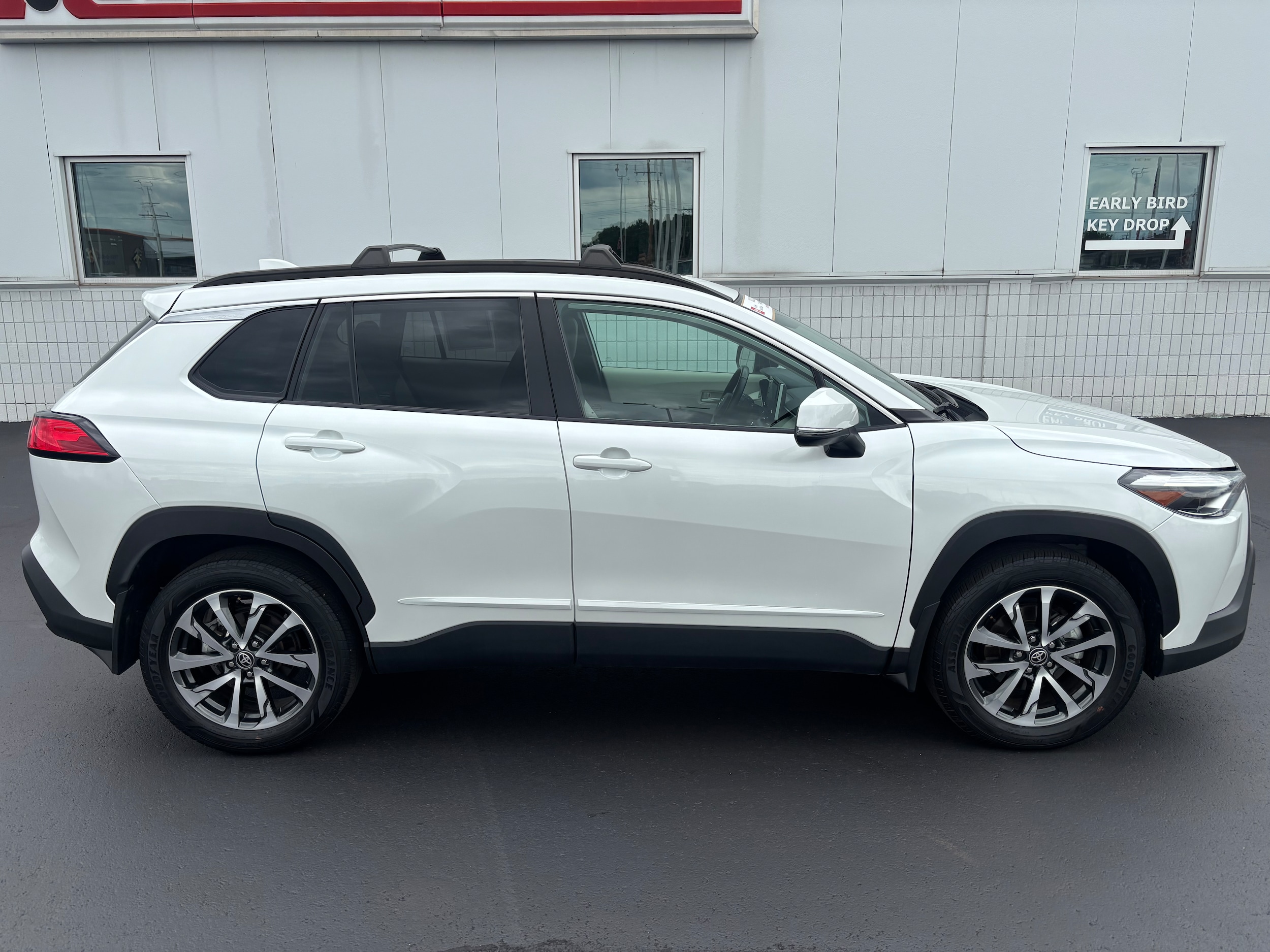 Certified 2022 Toyota Corolla Cross XLE with VIN 7MUDAABGXNV035797 for sale in Kansas City