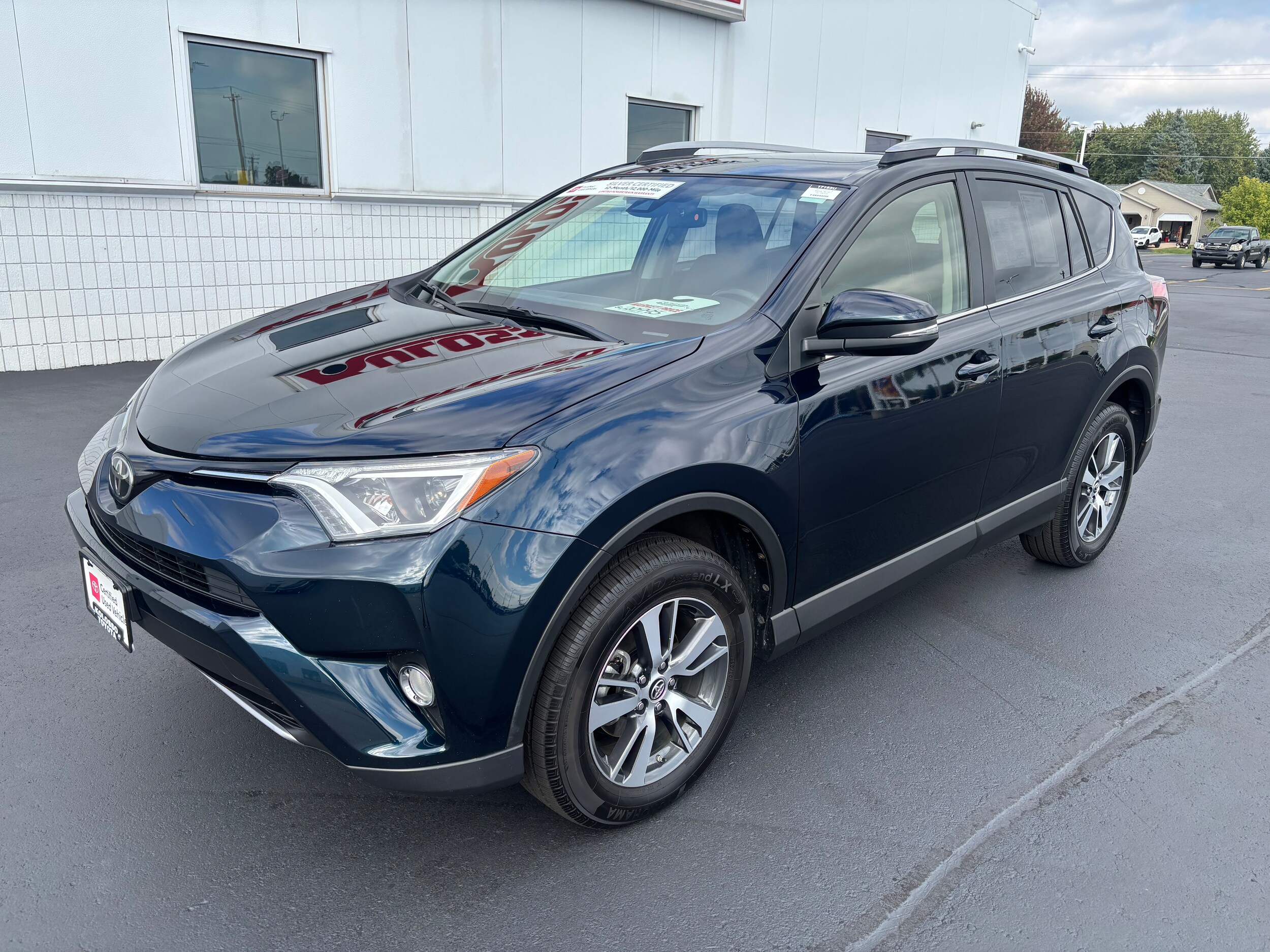 2017 Toyota RAV4 XLE photo 3