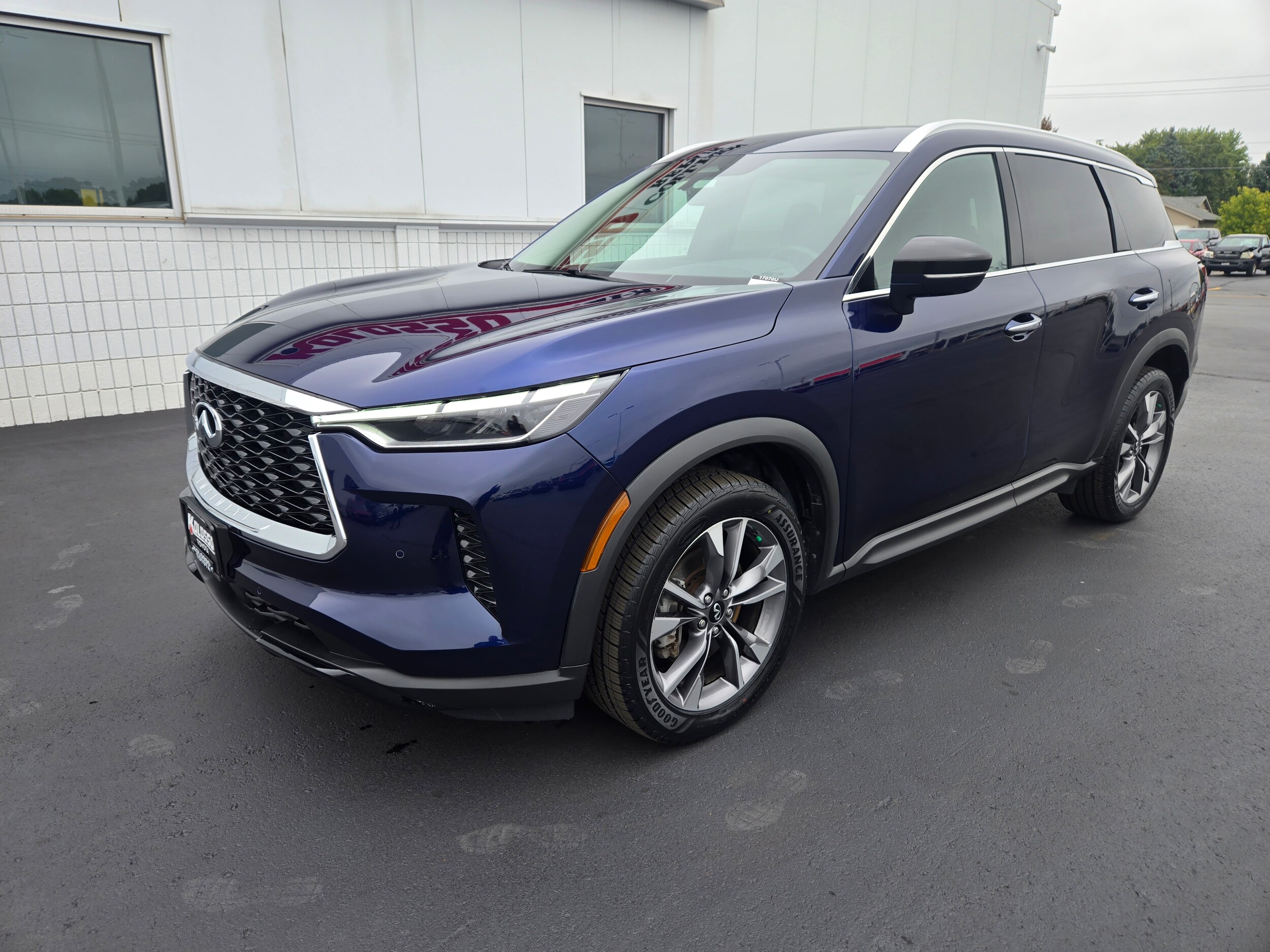 2023 Infiniti QX60 Luxe photo 3