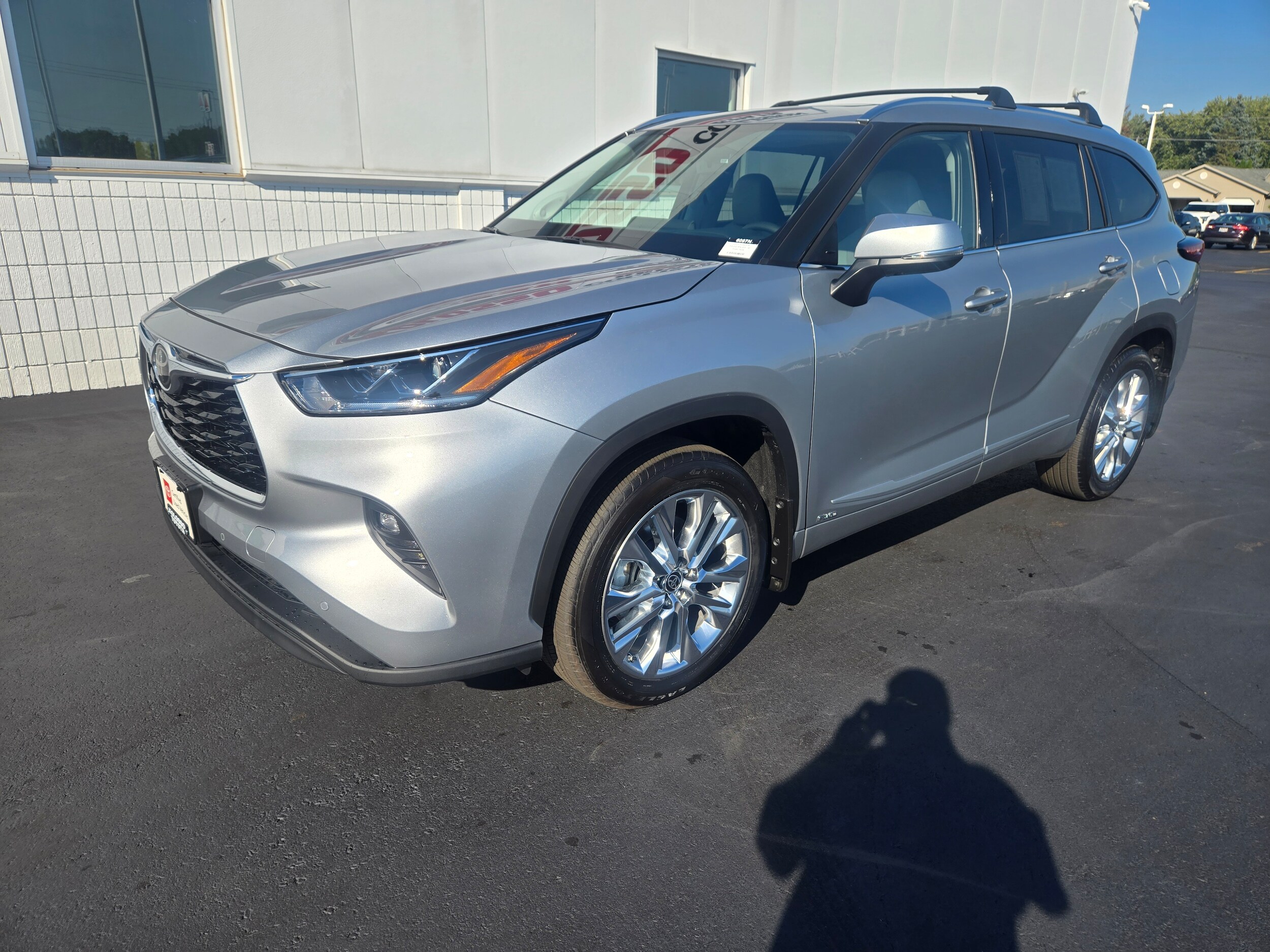 2025 Toyota Highlander Hybrid Limited photo 4