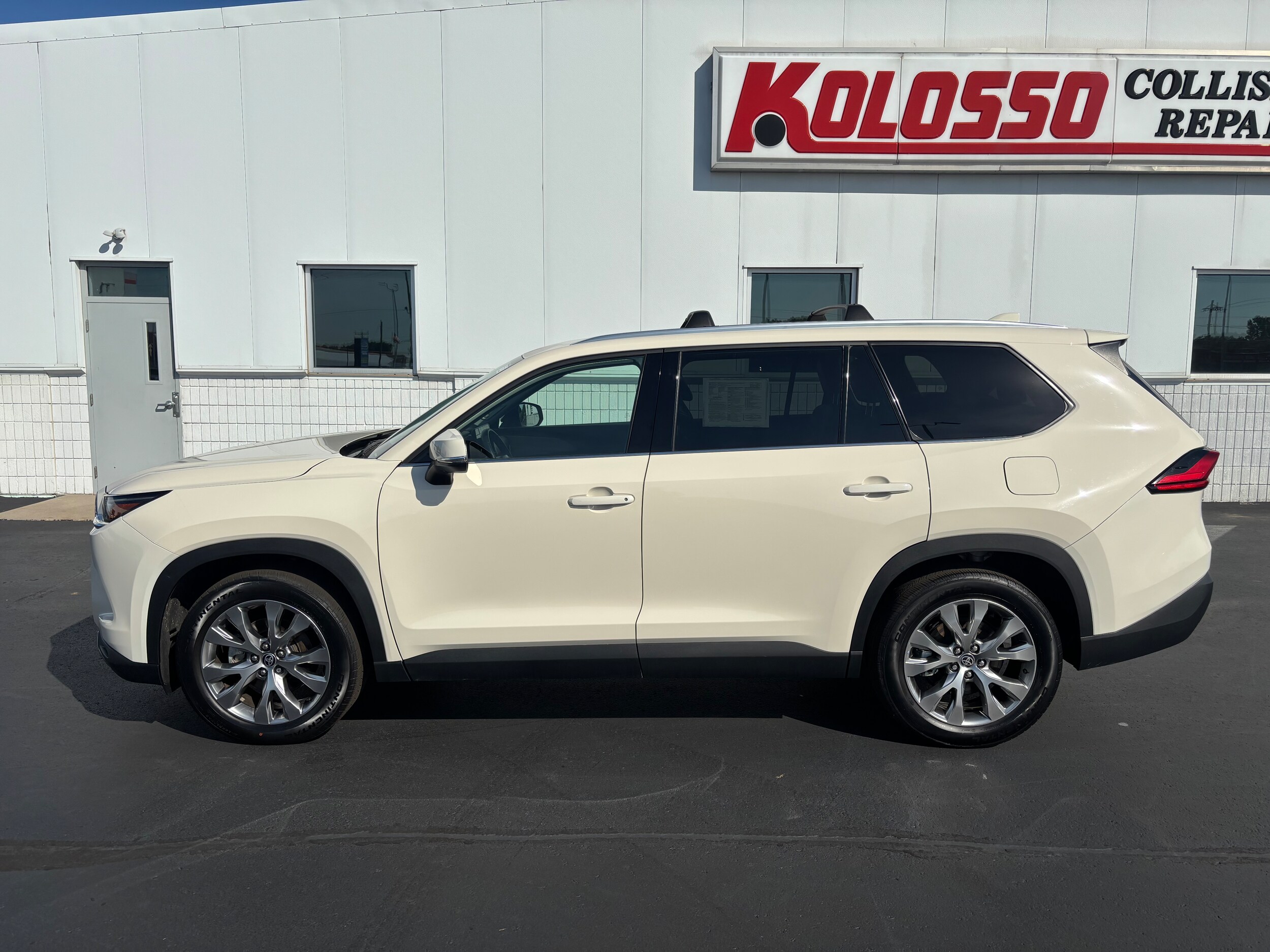 2024 Toyota Grand Highlander Limited photo 2