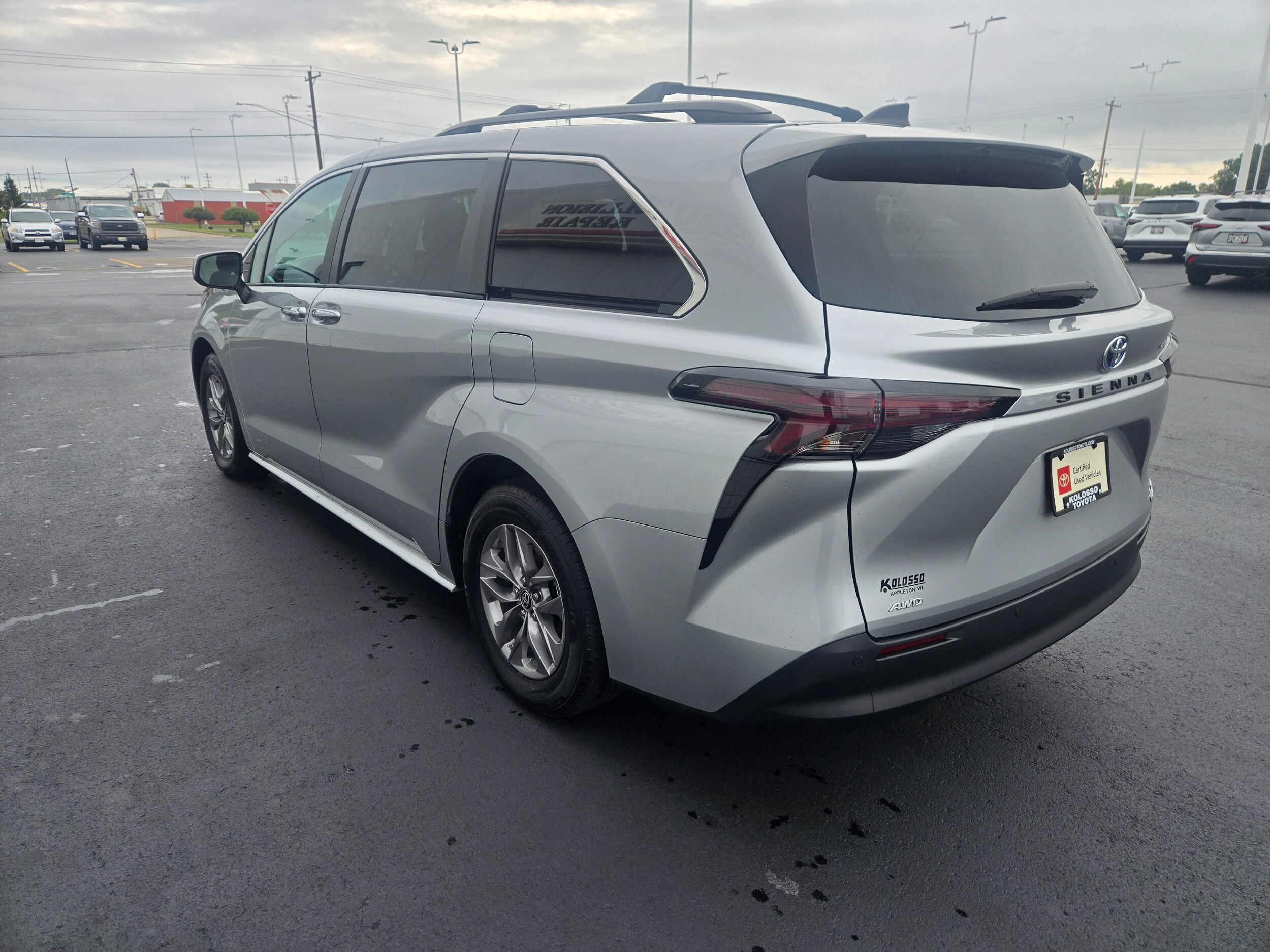 2024 Toyota Sienna XLE photo 4