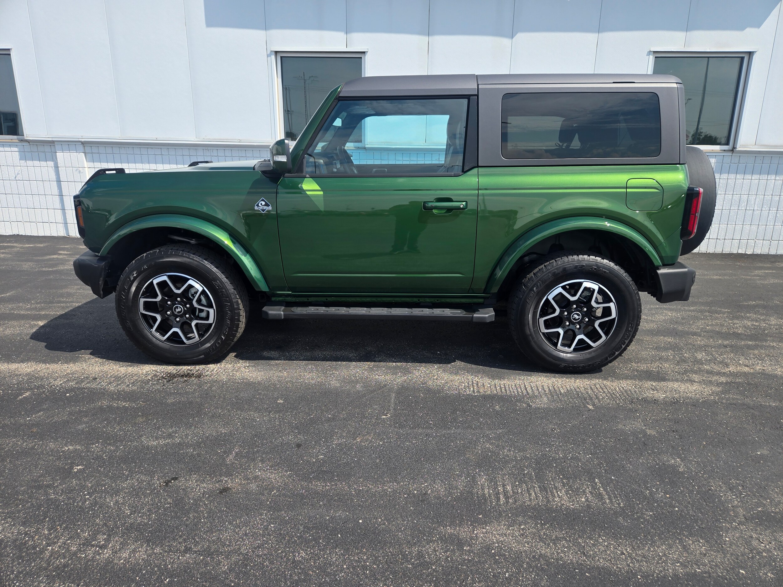 2023 Ford Bronco Outer Banks photo 2
