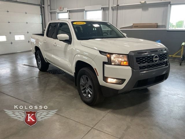 2025 Nissan Frontier SV Crew Cab 4X4 SWB's photo