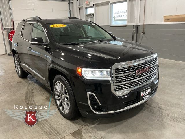 2023 GMC Acadia Denali's photo