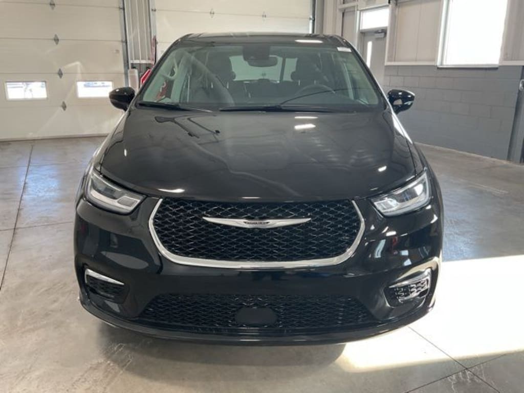 Used 2024 Chrysler Pacifica Touring L Van Passenger Van