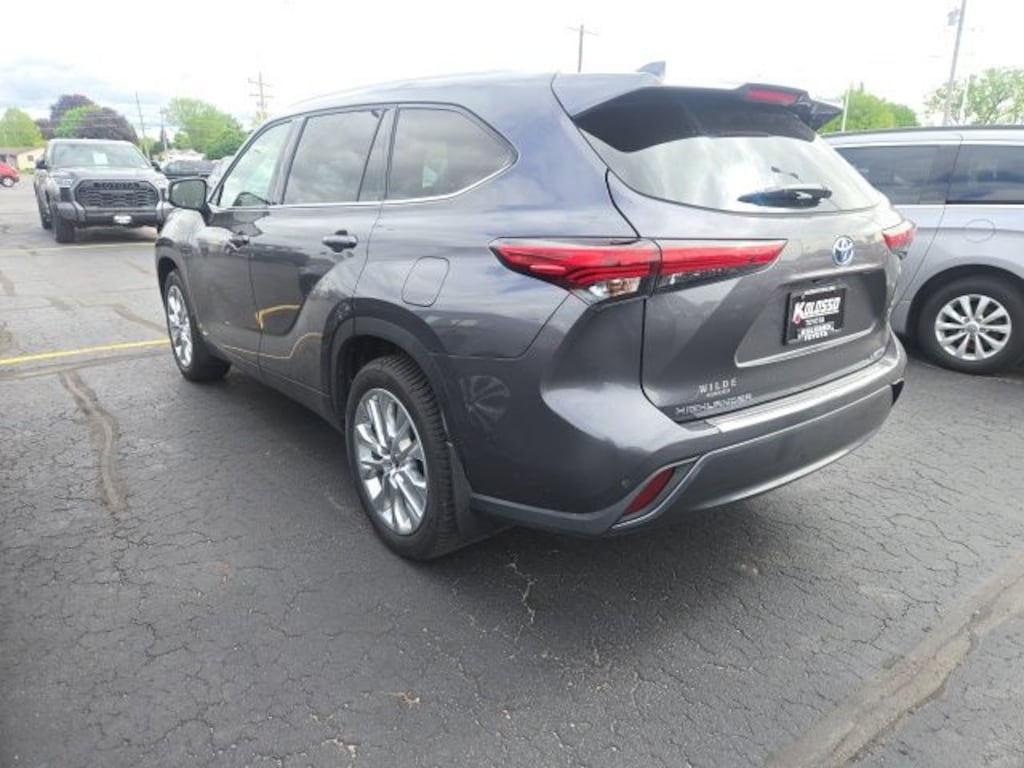 Used 2022 Toyota Highlander Hybrid Limited SUV