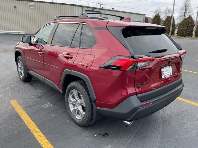 2025 Toyota RAV4 Hybrid XLE photo 4