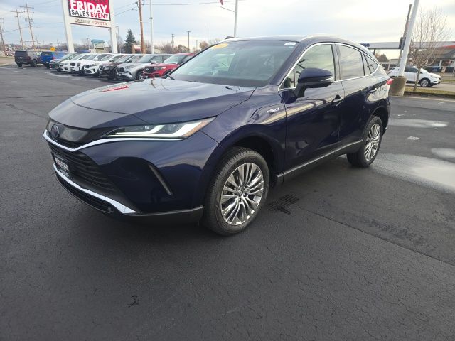 2021 Toyota Venza XLE photo 3