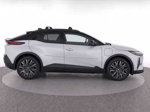 2026 Toyota C-HR XSE - Photo 8