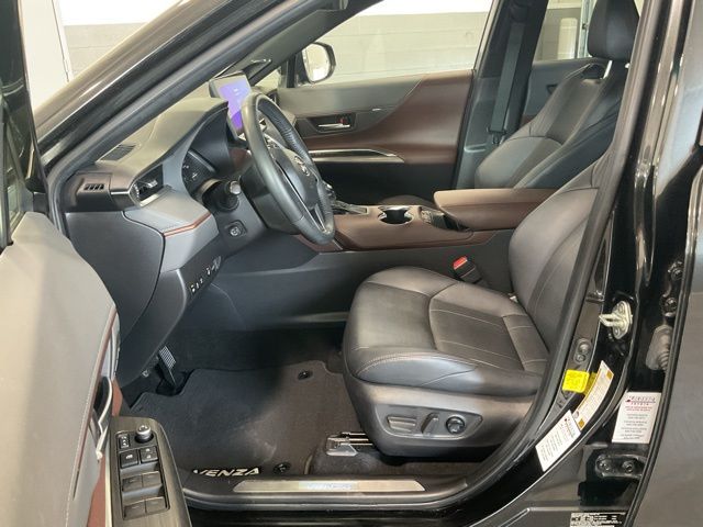 2023 Toyota Venza Limited - Photo 10