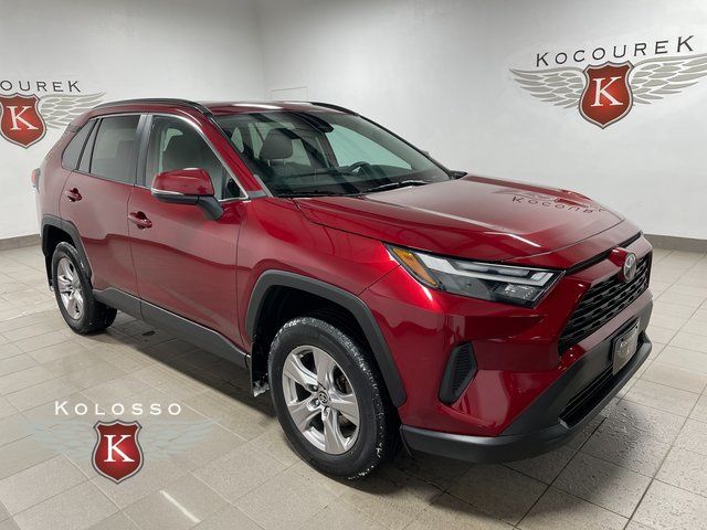 2023 Toyota RAV4 XLE's photo