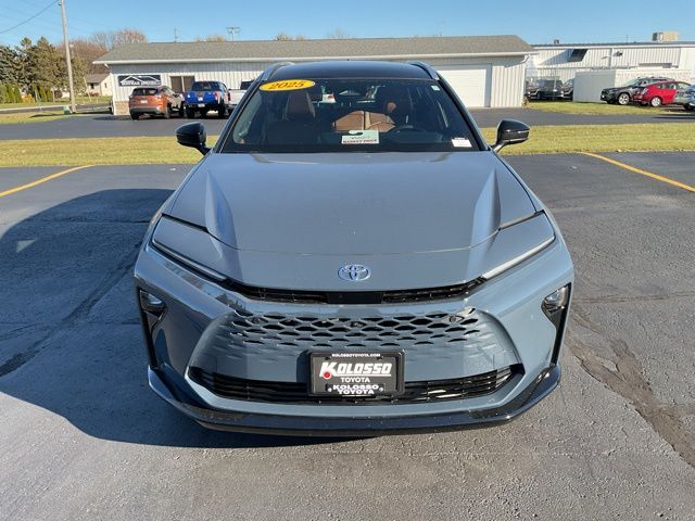 2025 Toyota Crown Signia Limited photo 2